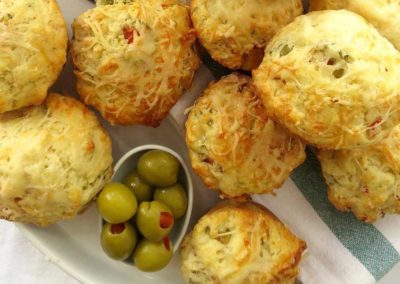 SAVOURY MUFFINS WITH HAM, CHEESE AND GREEN OLIVES