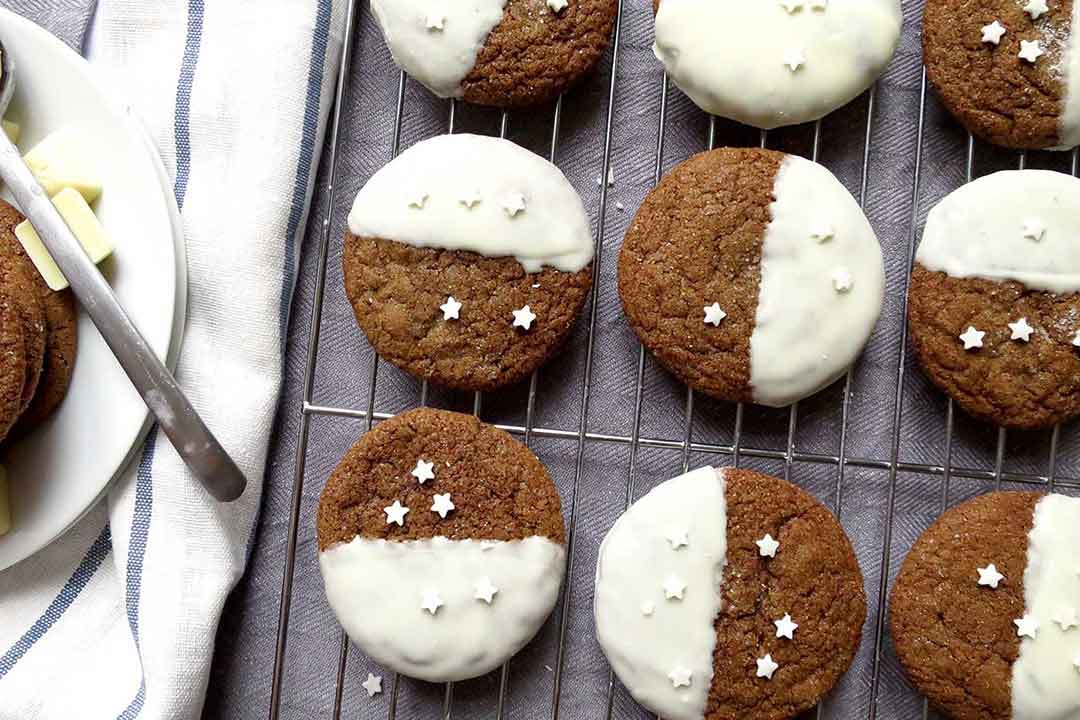 ADDICTIVE GINGER COOKIES - What Sarah Bakes
