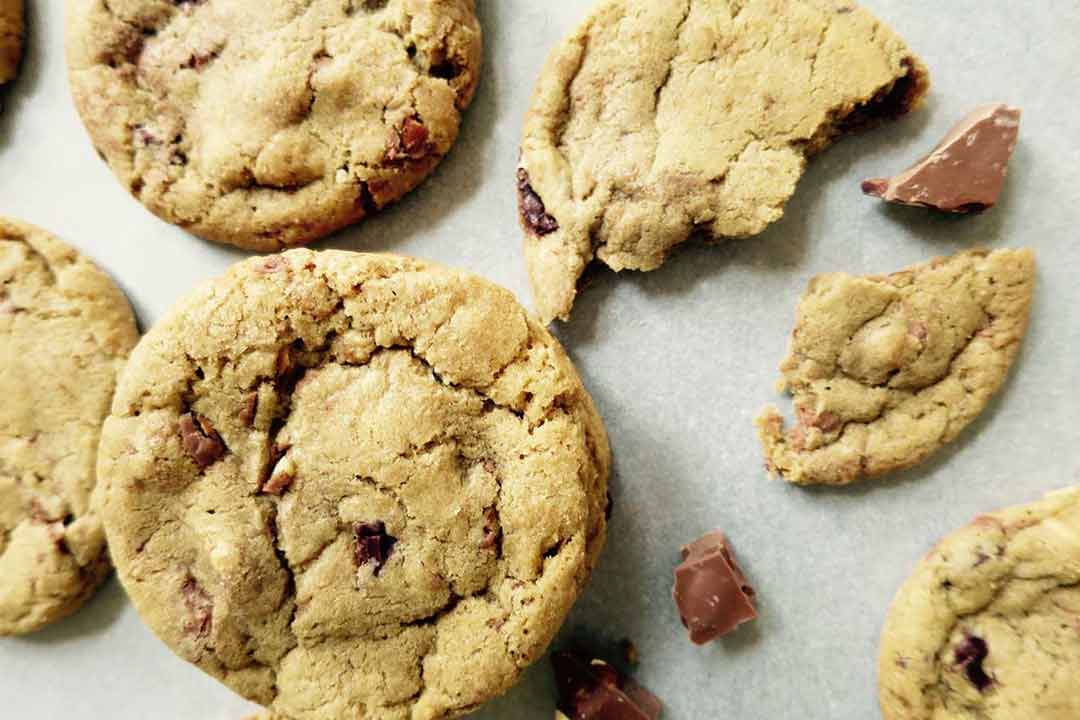 CHOCOLATE CHUNK COOKIES - What Sarah Bakes
