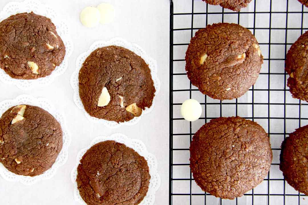 EASY 4 INGREDIENT NUTELLA WHITE CHOCOLATE COOKIES - What Sarah Bakes