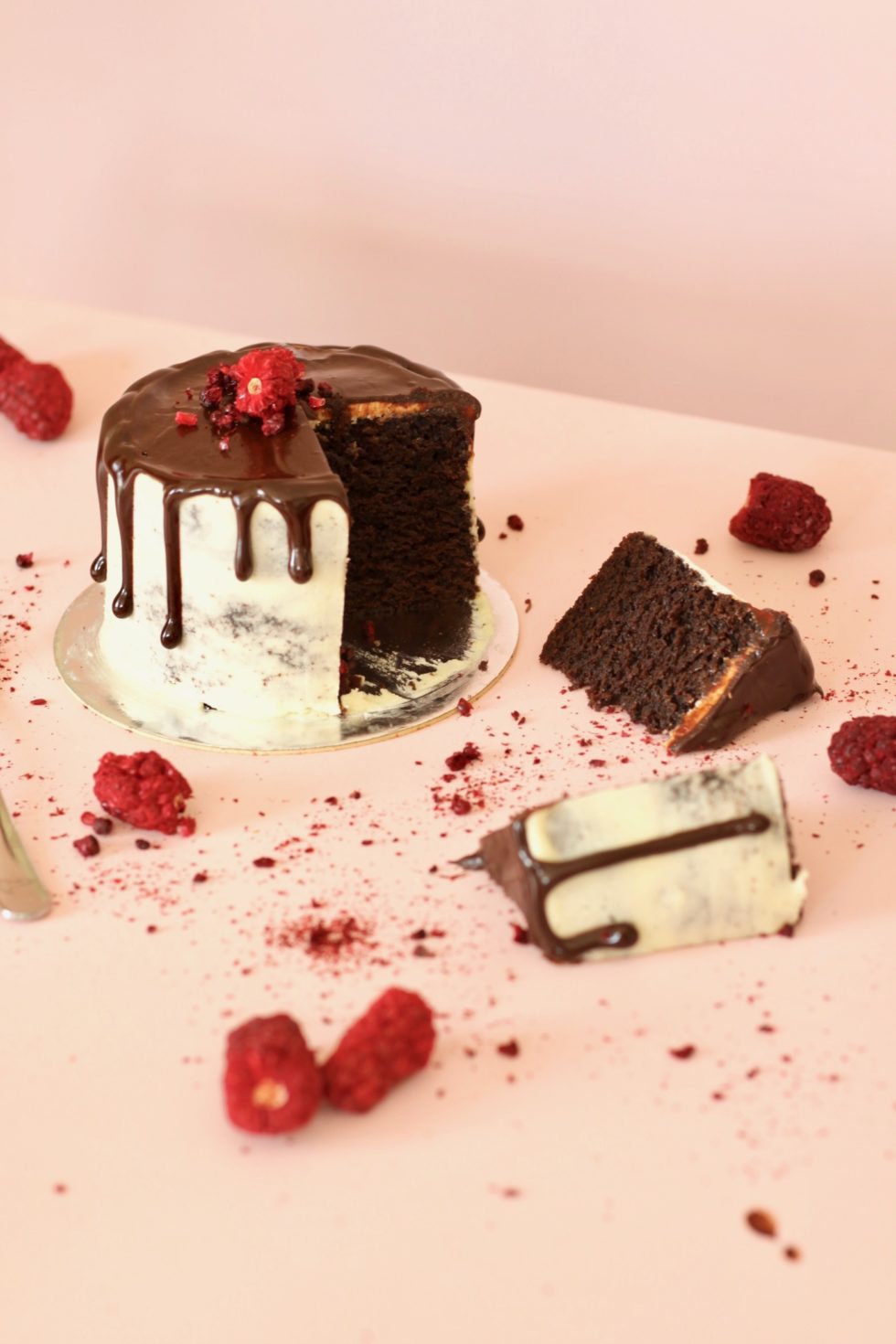 HOW TO MAKE CHOCOLATE DRIZZLE ON A CAKE What Sarah Bakes