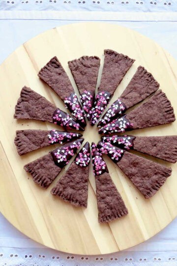 Melt-in-your-mouth chocolate shortbread wedges arranged in a circle. Each end has been dipped in chocolate and covered with sprinkles.