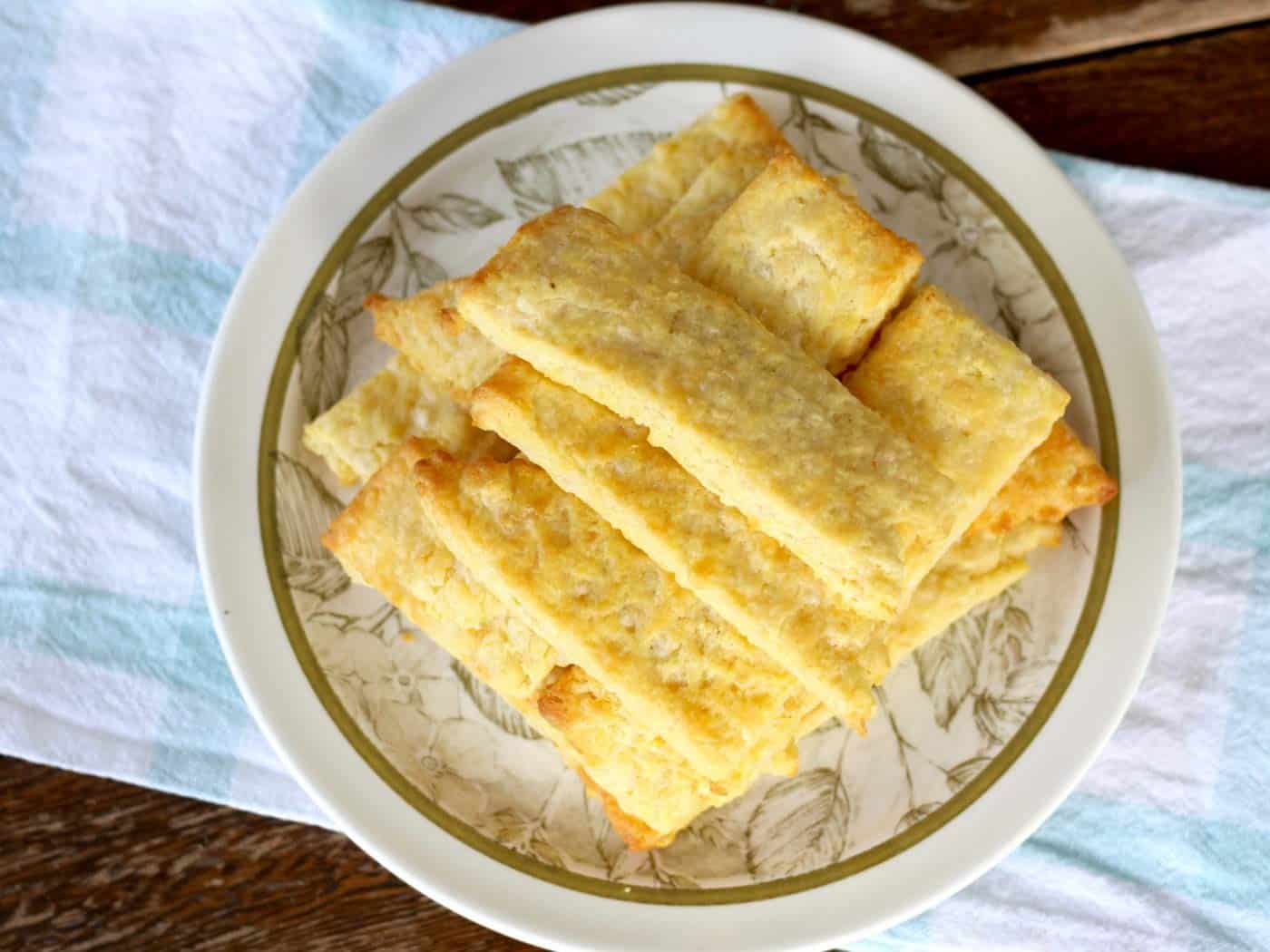 A plate of baked cheese straws.