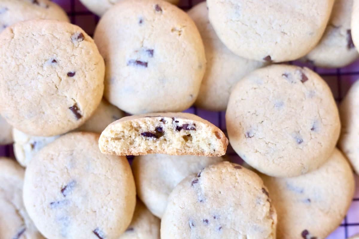 Baked-chocolate-chip-cookies-